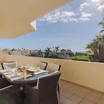 Lägenhet Palm Breeze Retreat In W Pool And Balcony By Lisbeyond *