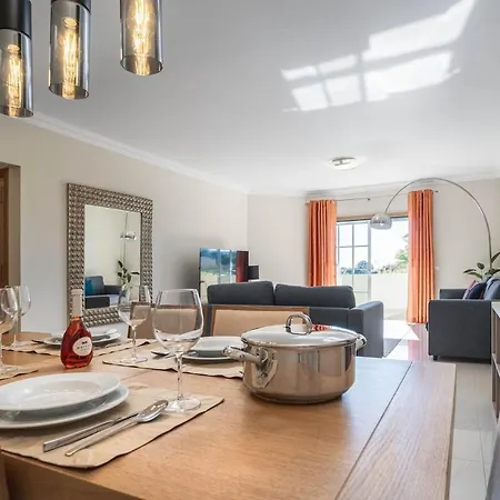 Apartamento Palm Breeze Retreat In W Pool And Balcony By Lisbeyond