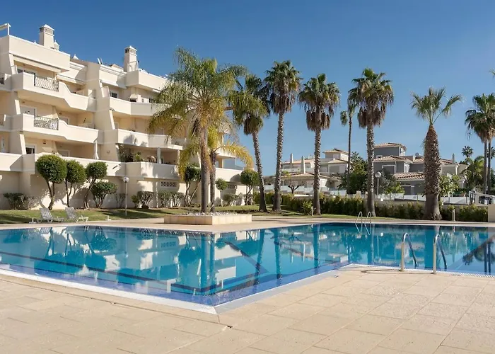 Apartamento Palm Breeze Retreat In W Pool And Balcony By Lisbeyond