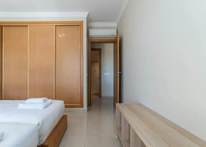 Palm Breeze Retreat In W Pool And Balcony By Lisbeyond