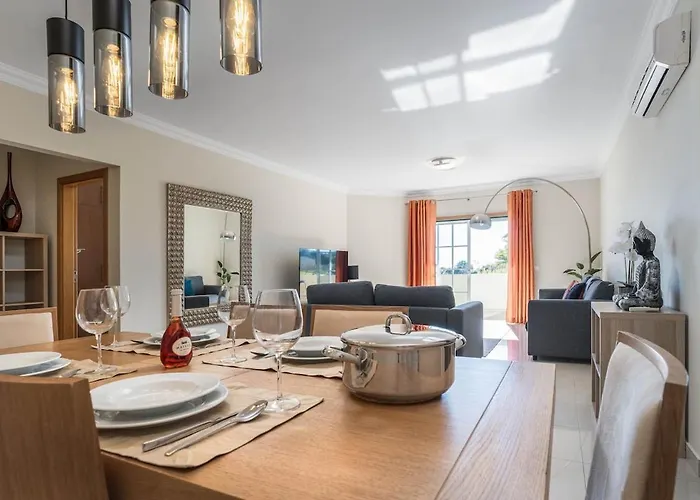 Apartamento Palm Breeze Retreat In W Pool And Balcony By Lisbeyond