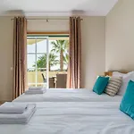 Daire Palm Breeze Retreat In W Pool And Balcony By Lisbeyond