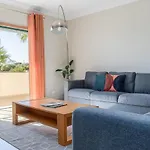 Palm Breeze Retreat In W Pool And Balcony By Lisbeyond Appartement