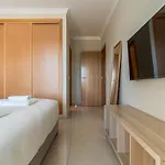 Palm Breeze Retreat In W Pool And Balcony By Lisbeyond Appartement *