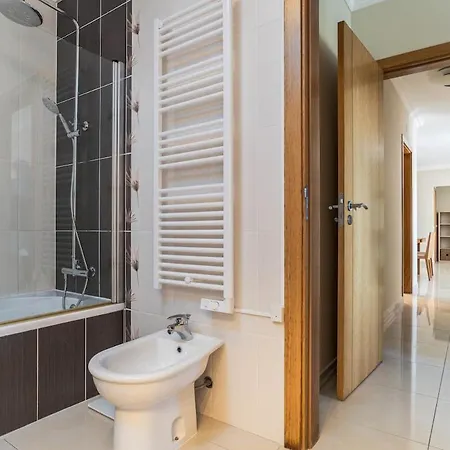 Palm Breeze Retreat In W Pool And Balcony By Lisbeyond Апартаменти *