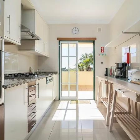 Palm Breeze Retreat In W Pool And Balcony By Lisbeyond Lägenhet Albufeira