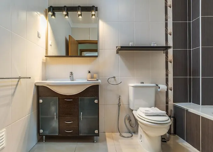 Palm Breeze Retreat In W Pool And Balcony By Lisbeyond