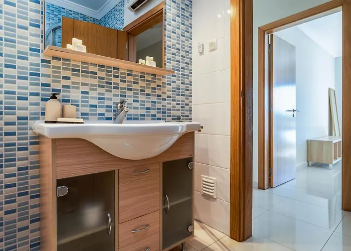 Palm Breeze Retreat In W Pool And Balcony By Lisbeyond Апартаменти Албуфейра