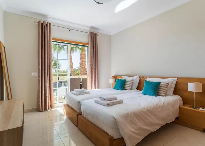 Palm Breeze Retreat In W Pool And Balcony By Lisbeyond