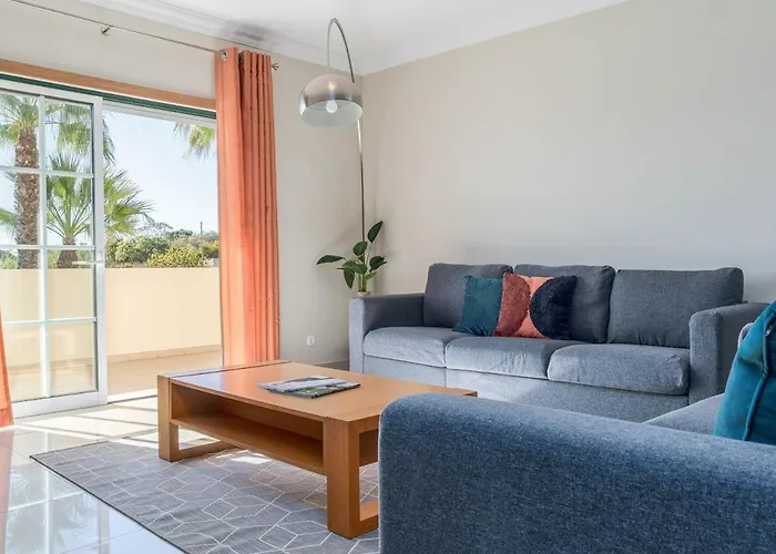 Palm Breeze Retreat In W Pool And Balcony By Lisbeyond Appartement