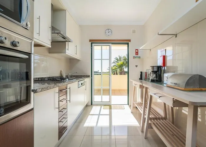 Palm Breeze Retreat In W Pool And Balcony By Lisbeyond Апартаменти Албуфейра