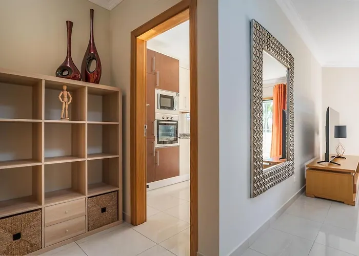 Palm Breeze Retreat In W Pool And Balcony By Lisbeyond