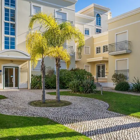 Palm Breeze Retreat In W Pool And Balcony By Lisbeyond Appartement