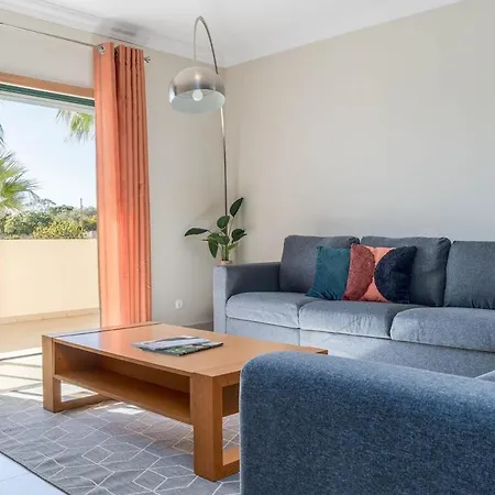 Palm Breeze Retreat In W Pool And Balcony By Lisbeyond Apartment