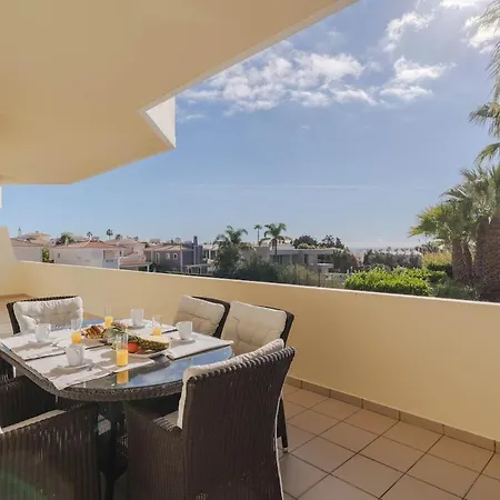Apartment Palm Breeze Retreat In W Pool And Balcony By Lisbeyond *